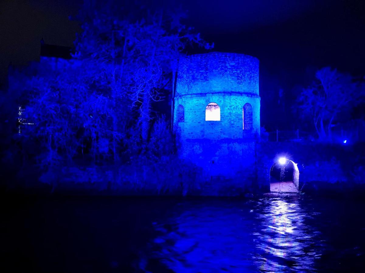Suite Kassiopee, Romantisme, Balneo, Sauna Quimperle Bagian luar foto